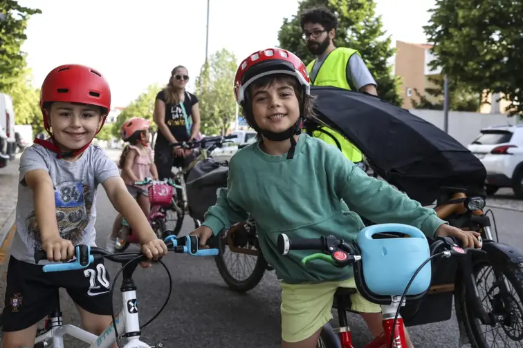 Crianças pedalam até à escola em Condeixa-a-Nova